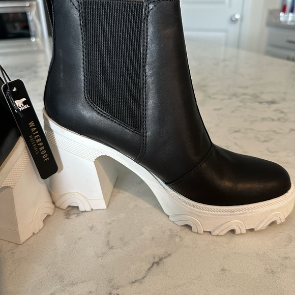 Sorel brex waterproof platform heeled boot - Picture 4 of 9